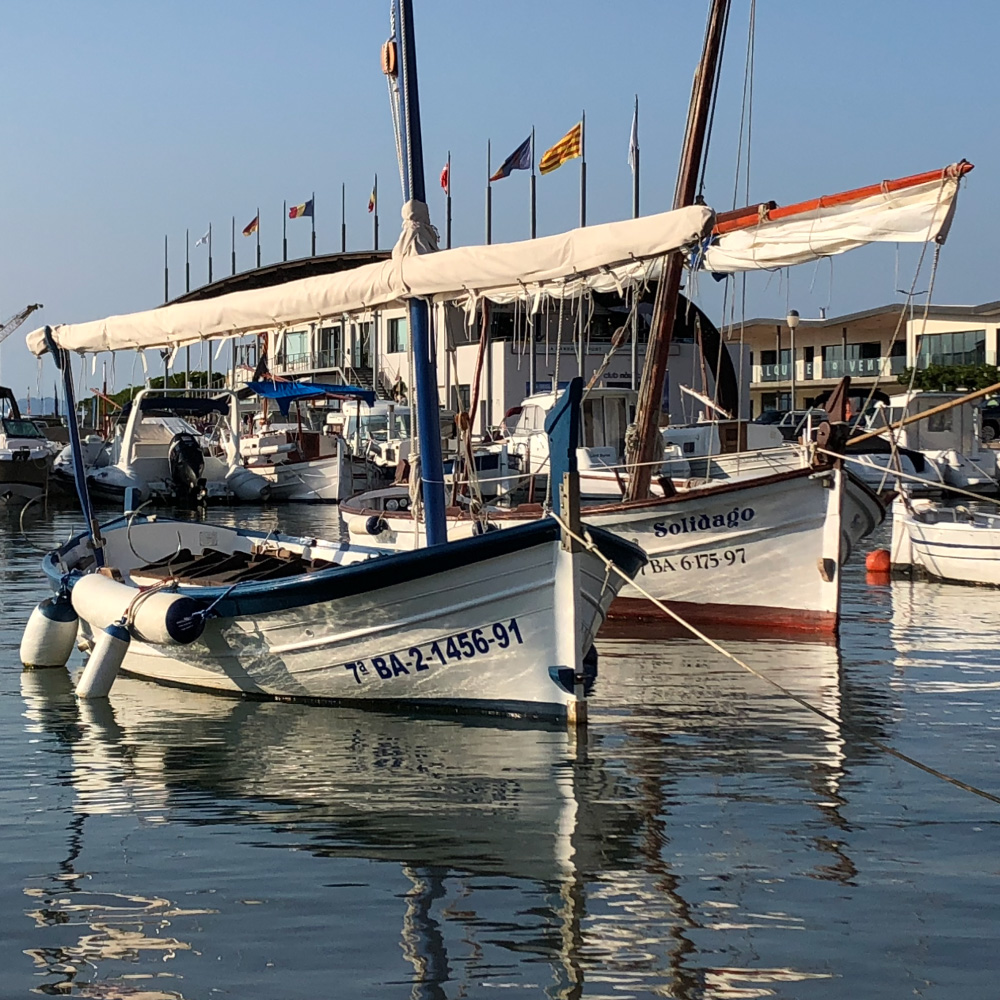 NOVELTIS - Boats on port